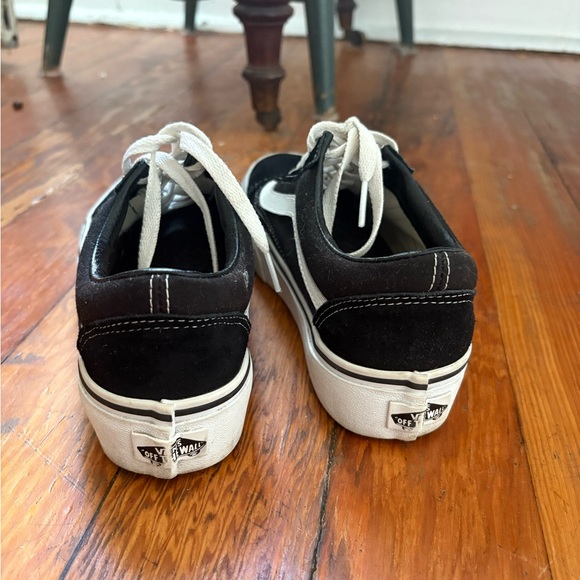 Vans Black and White Sneakers Classic - women’s 6 men’s 4.5 - Picture 4 of 5